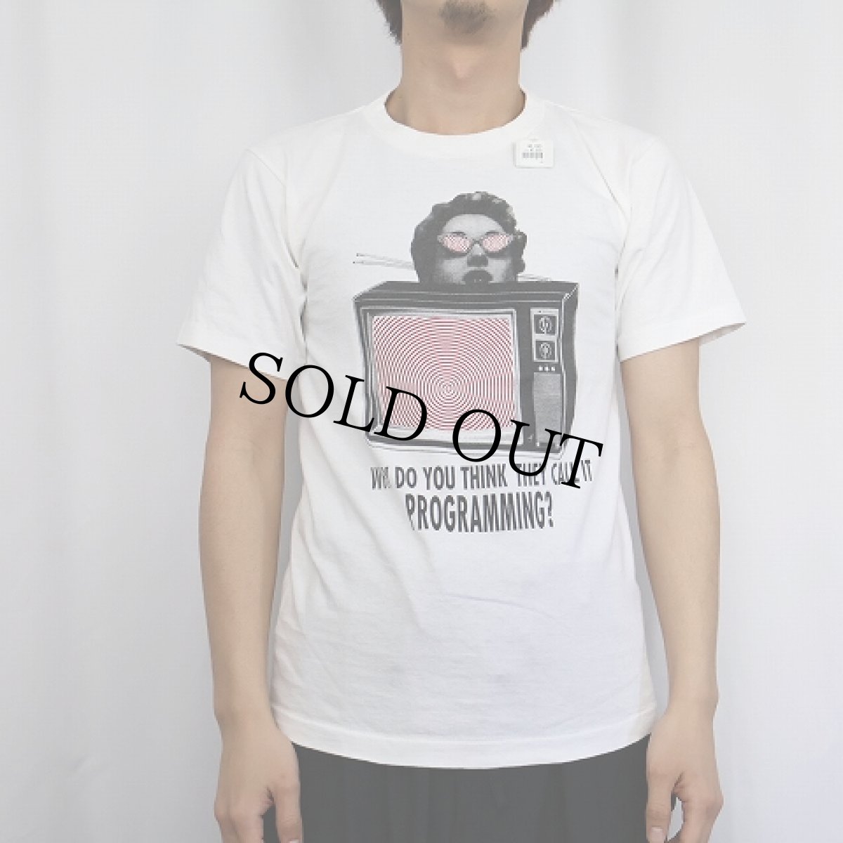 画像2: 90's USA製 "WHY DO YOU THINK THEY CALL IT PROGRAMMING?" フォトプリントTシャツ S (2)