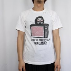 画像2: 90's USA製 "WHY DO YOU THINK THEY CALL IT PROGRAMMING?" フォトプリントTシャツ S (2)