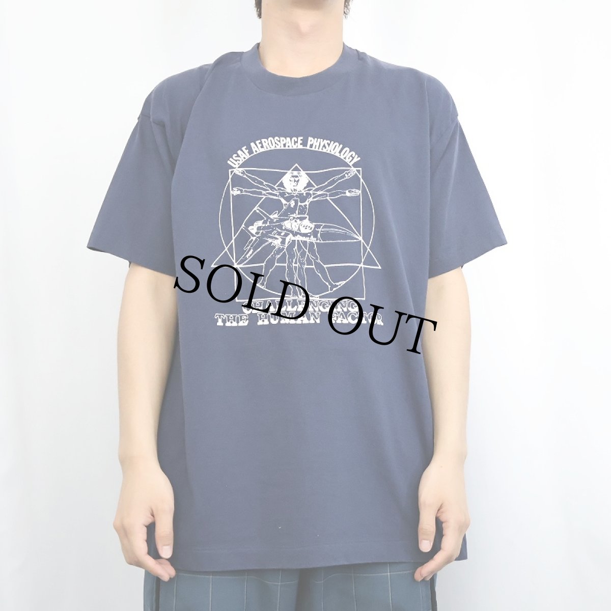 画像2: 90's USA製 "CHALLENGING THE HUMAN FACTOR" ウィトルウィウス的人体図 パロディプリントTシャツ NAVY XL (2)