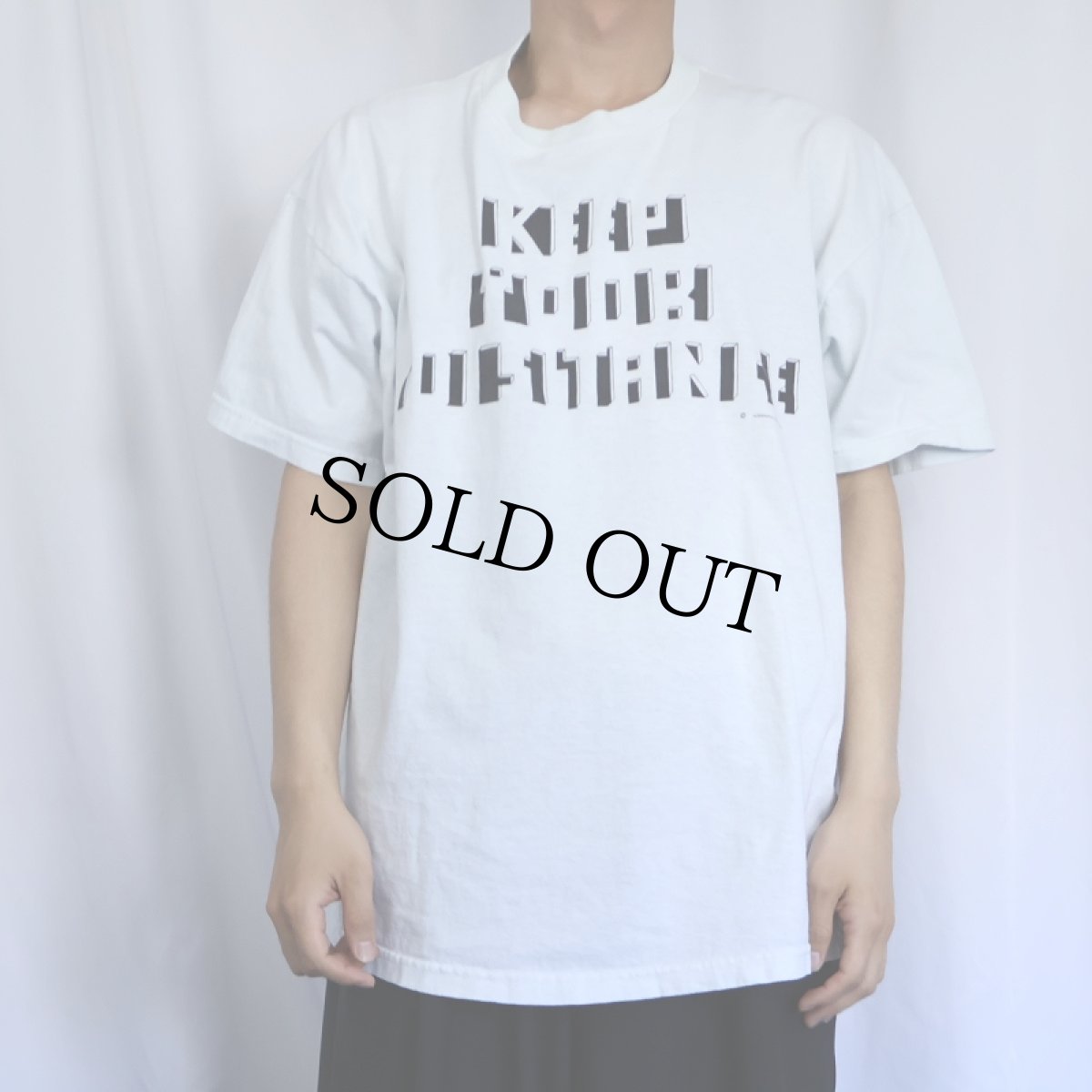 画像2: 90's USA製 "KEEP YOUR DISTANCE" ギミックプリントTシャツ XL (2)