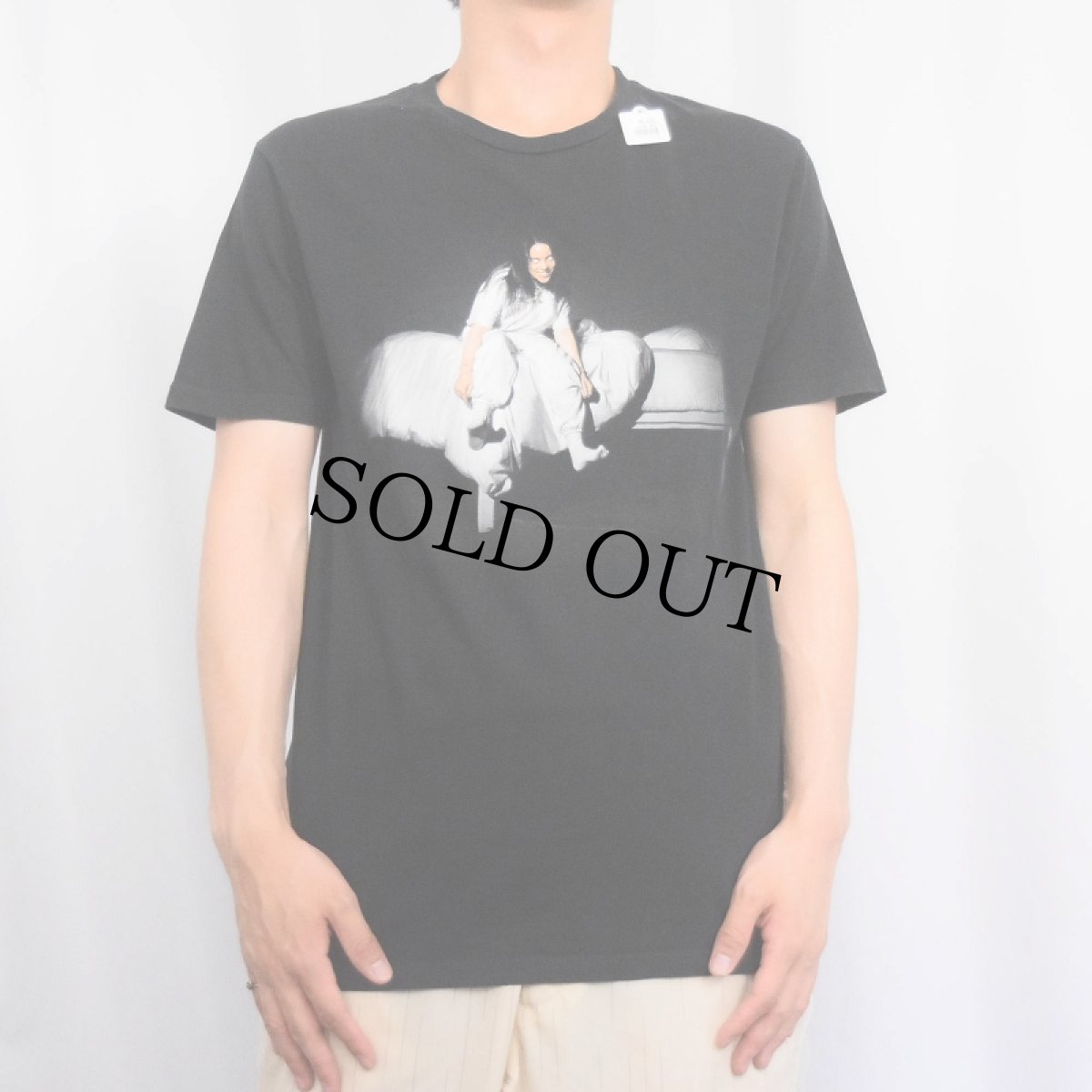画像2: Billie Eilish "When We All Fall Asleep, Where Do We Go?" ミュージシャンフォトプリントTシャツ BLACK M (2)