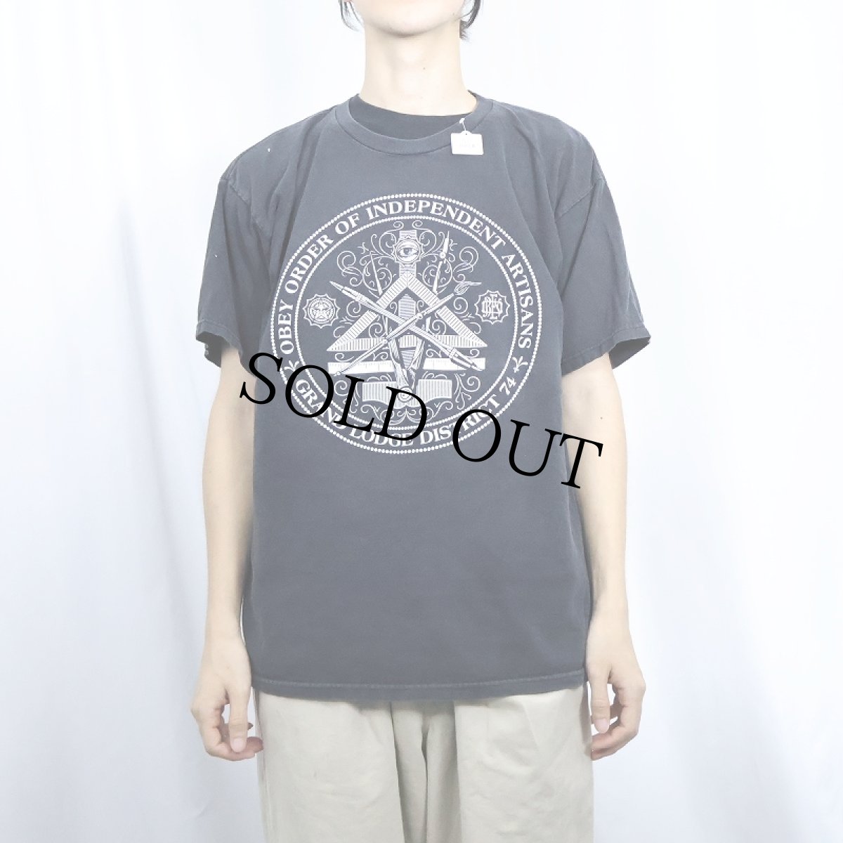 画像2: Shepard Fairey "THE OBEY ORDER OF INDEPENDENT ARTISANS" アートプリントTシャツ L (2)