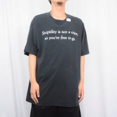 画像2: 90's〜 USA製 "Stupidity is not a crime, so you're free to go." メッセージプリントTシャツ XL (2)