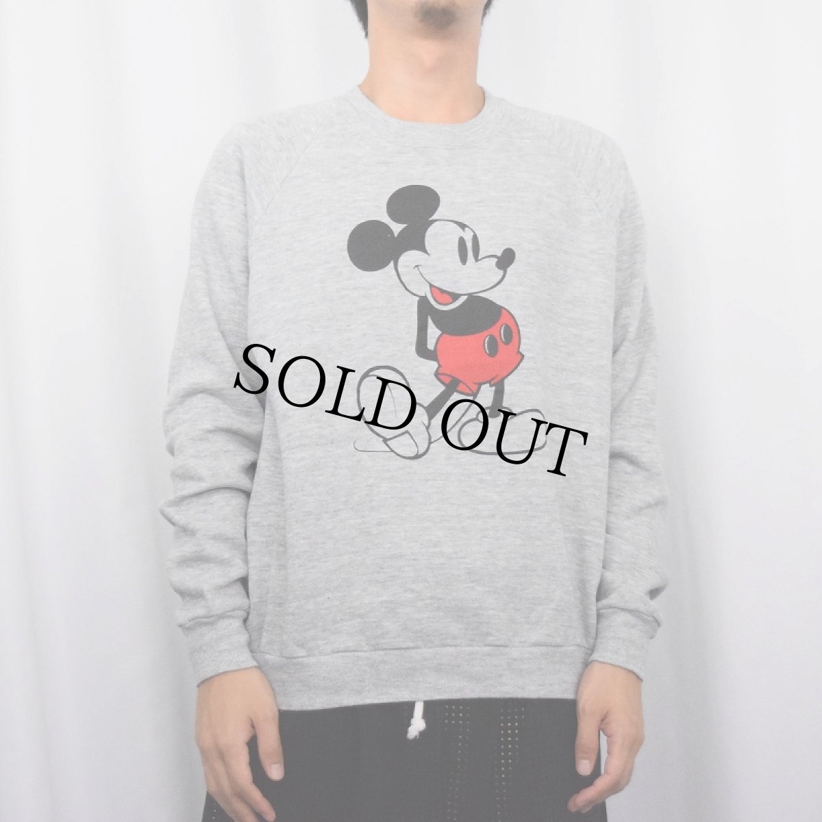 画像2: 90's Disney MICKEY MOUSE USA製 白靴ミッキー キャラクタープリントラグランスウェット XL (2)