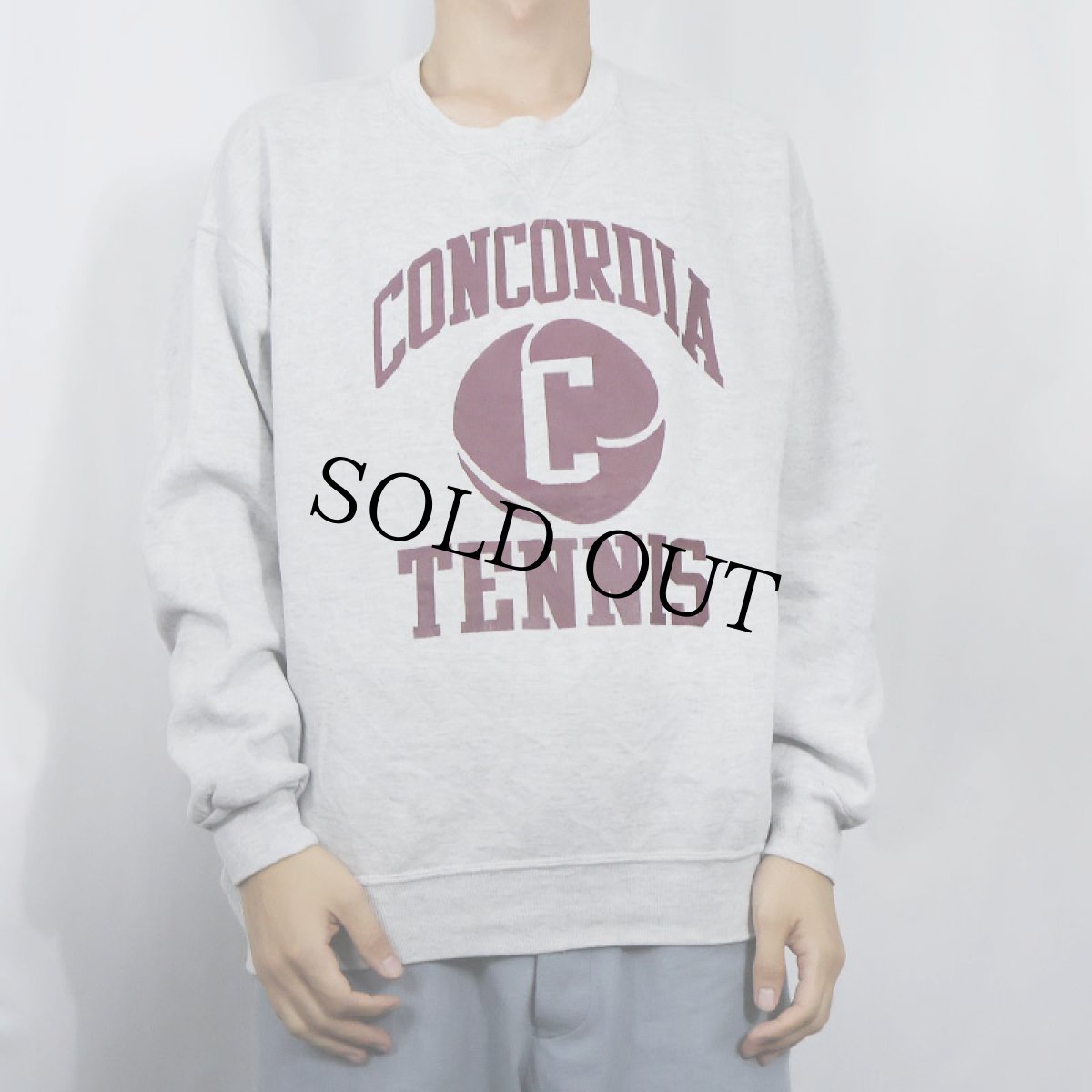 画像2: 90's RUSSELL ATHLETIC USA製 "CONCORDIA TENNIS" 前V プリントスウェット XL (2)