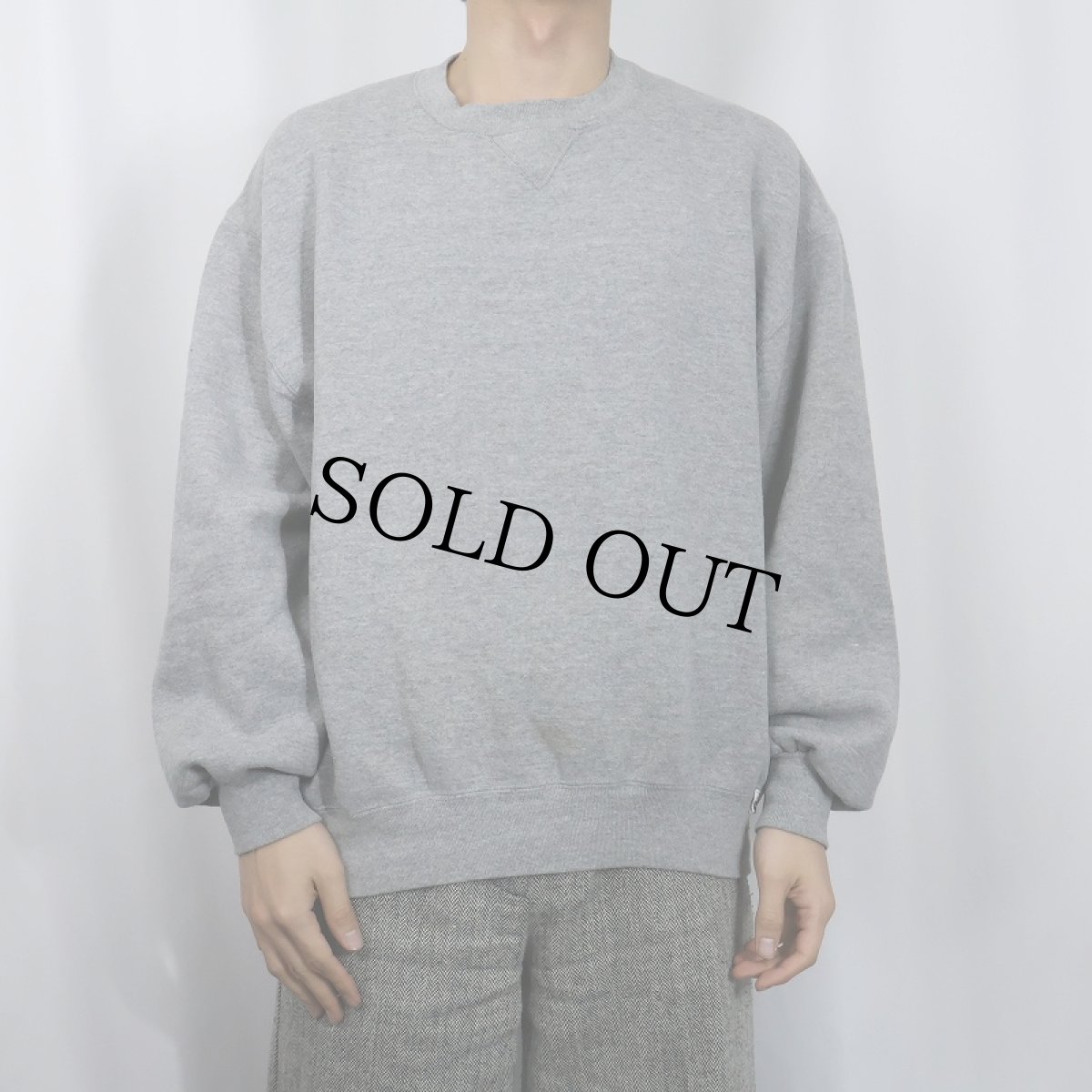 画像2: 90's RUSSELL ATHLETIC USA製 前V 無地スウェット L (2)