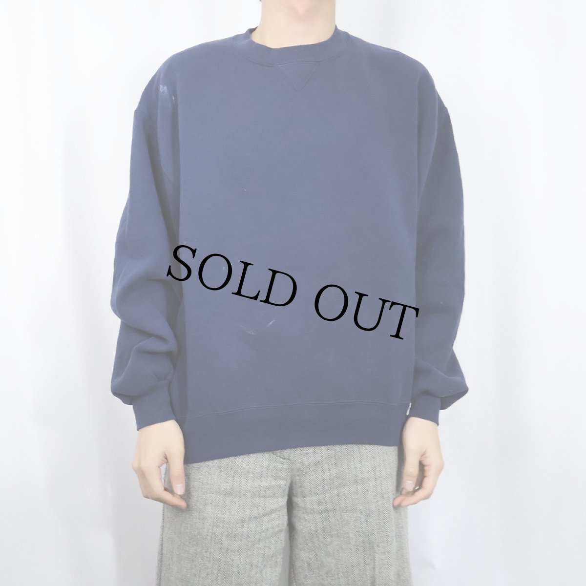 画像2: 90's RUSSELL ATHLETIC USA製 前V 無地スウェット NAVY L (2)