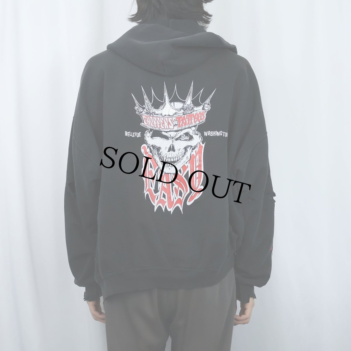 画像4: "CHOPPERS TATTOS" ペンキペイント スカルプリントスウェットフーディー BLACK (4)