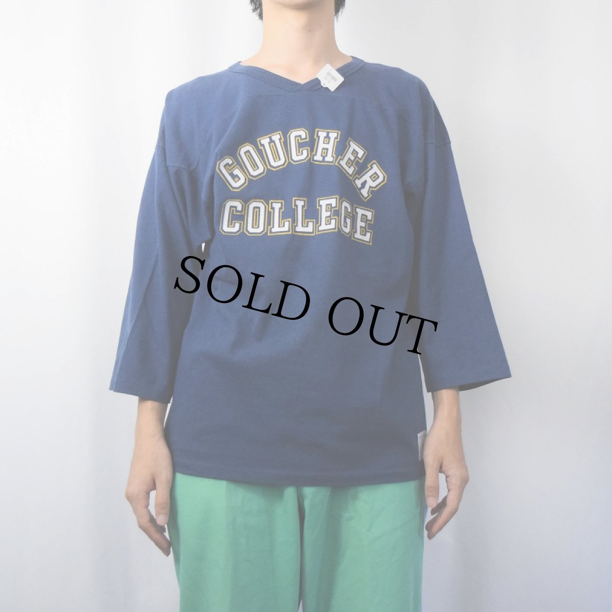 画像2: 70〜80's ARTEX USA製 "GOUCHER COLLEGE" フロッキープリント フットボールTシャツ L (2)