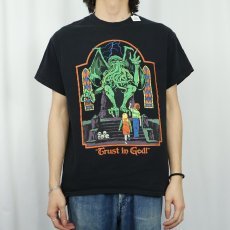 画像2: Steven Rhodes "Trust in Gog!" イラストプリントTシャツ BLACK L (2)