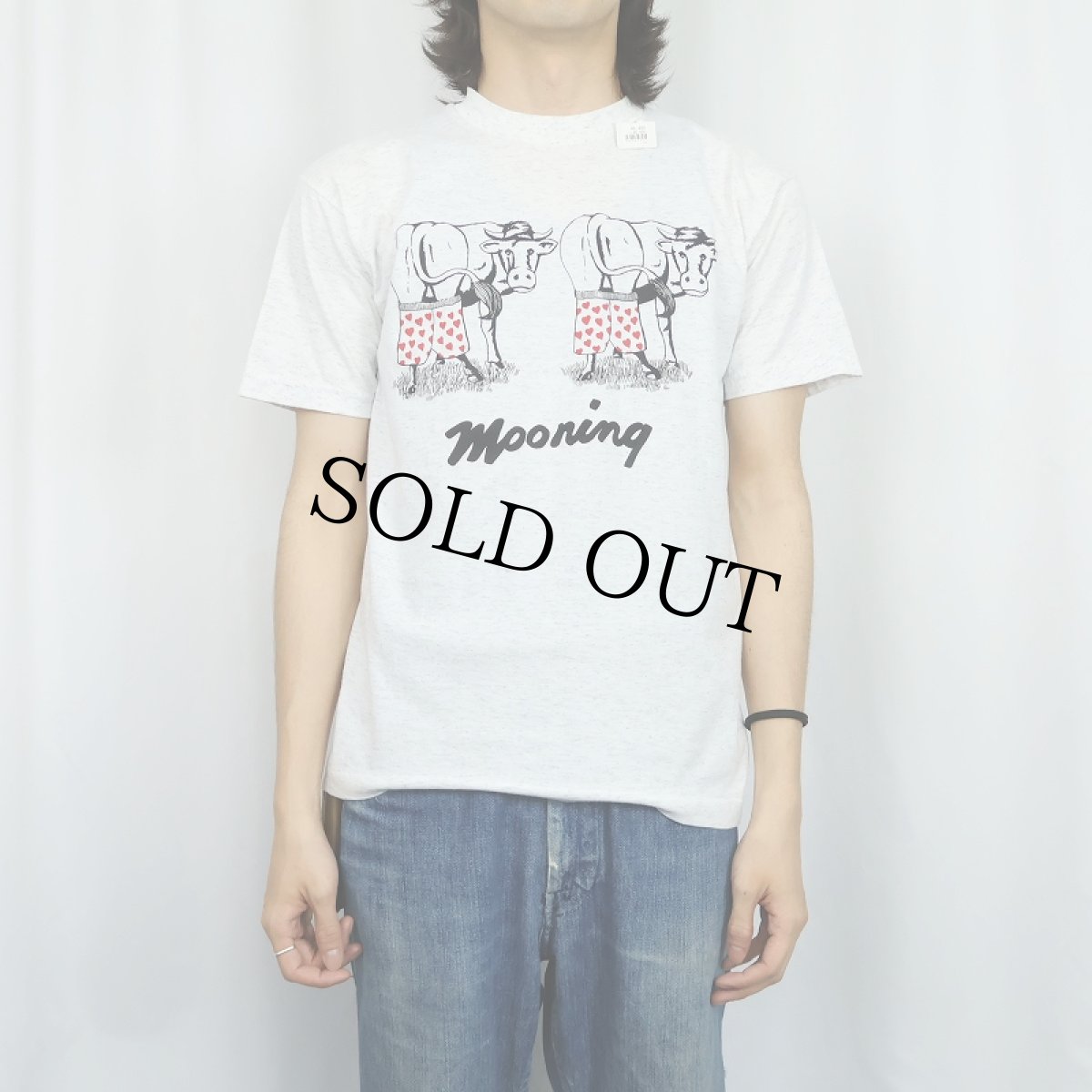 画像2: 90's CANADA製 "Mooning" シュールイラストプリントTシャツ M (2)