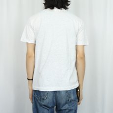 画像3: 90's CANADA製 "Mooning" シュールイラストプリントTシャツ M (3)