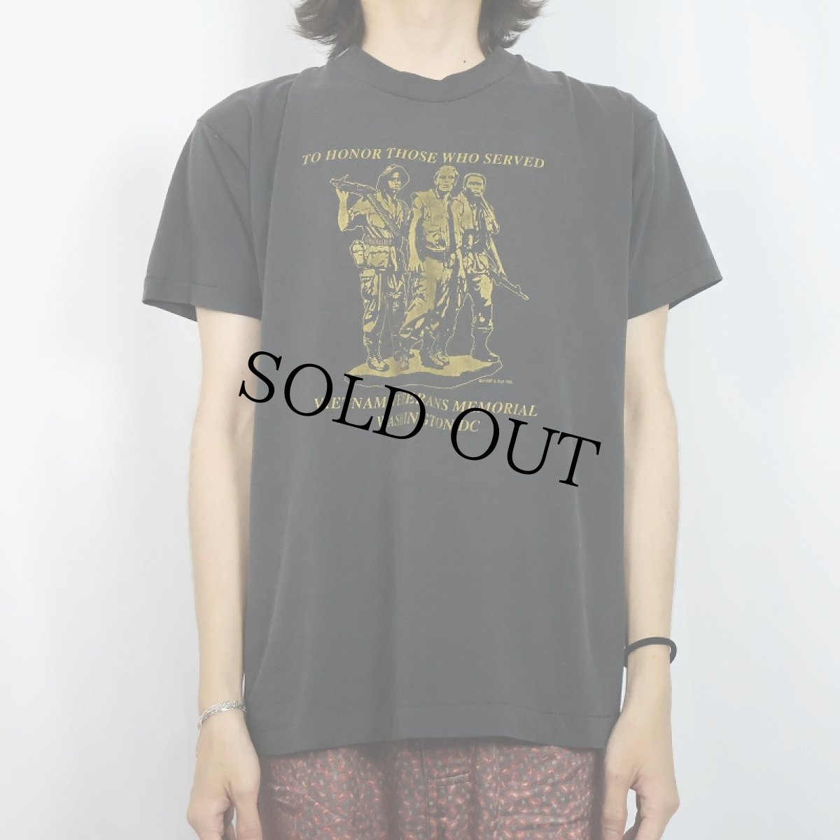 画像2: 90's USA製 "TO HONOR THOSE WHO SERVED..." プリントTシャツ L (2)