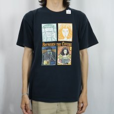 画像2: "BETWEEN THE COVERS" プリントTシャツ L (2)