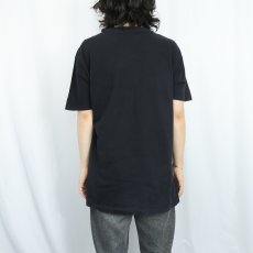 画像3: "天皇陛下万歳" 浅沼稲次郎暗殺事件 フォトプリントTシャツ BLACK (3)