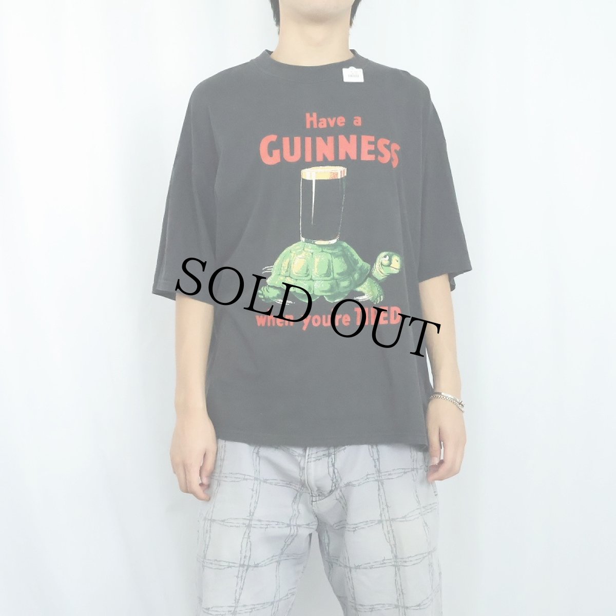 画像2: GUINNESS BEER "when you're TIRED" ビールメーカー プリントTシャツ BACK (2)