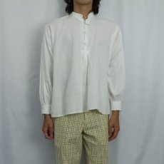 画像2: 90's The J.Peterman Company バンドカラー コットンプルオーバーシャツ (2)