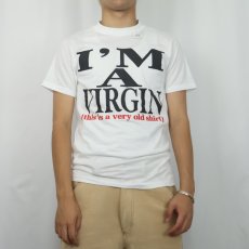 画像2: 80's USA製 "I'M A VIRGIN(this is a very old shirt)" プリントTシャツ M (2)