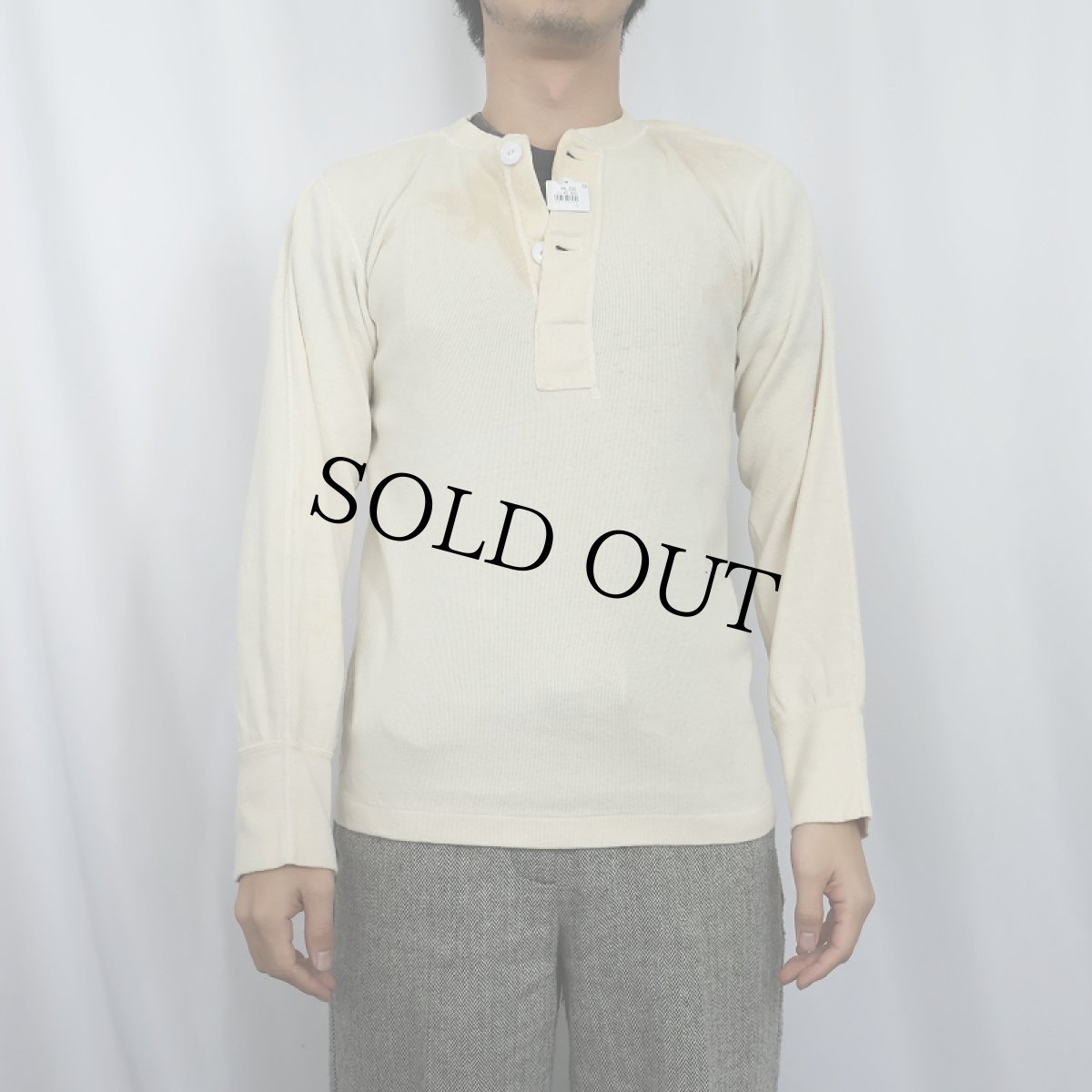 画像2: 70's U.S.ARMY 猫目ボタン ヘンリーネックアンダーシャツ SMALL (2)