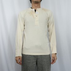 画像2: 70's U.S.ARMY 猫目ボタン ヘンリーネックアンダーシャツ SMALL (2)