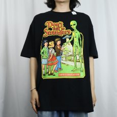 画像2: Steven Rhodes "Don't Talk to Strangers" イラストプリントTシャツ BLACK XL (2)