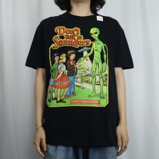画像2: Steven Rhodes "Don't Talk to Strangers" イラストプリントTシャツ BLACK L (2)