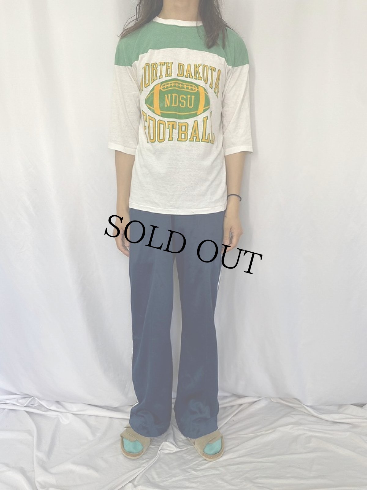 画像2: 70〜80's USA製 "NORTH DAKOTA FOOTBALL" フットボールTシャツ M (2)