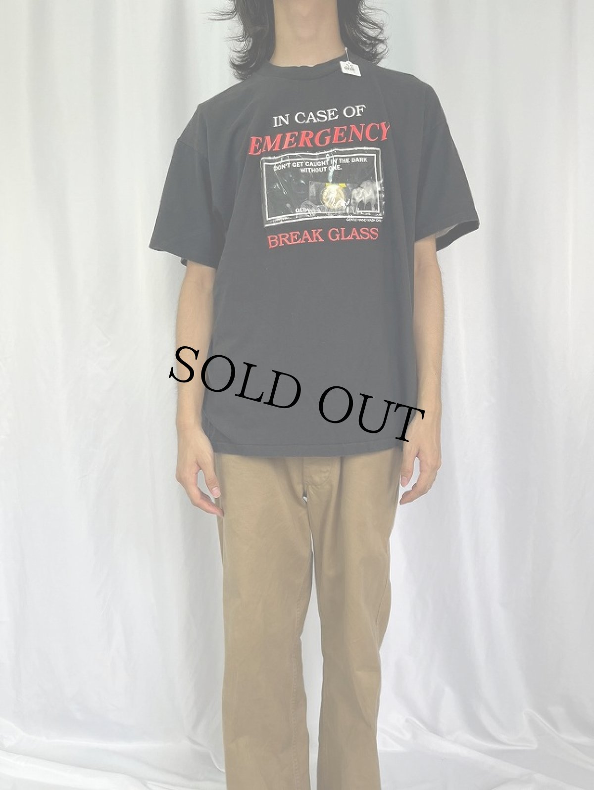 画像2: 90's USA製 "IN CASE OF EMERGENCY BREAK GLASS" ギミック エロTシャツ XL (2)