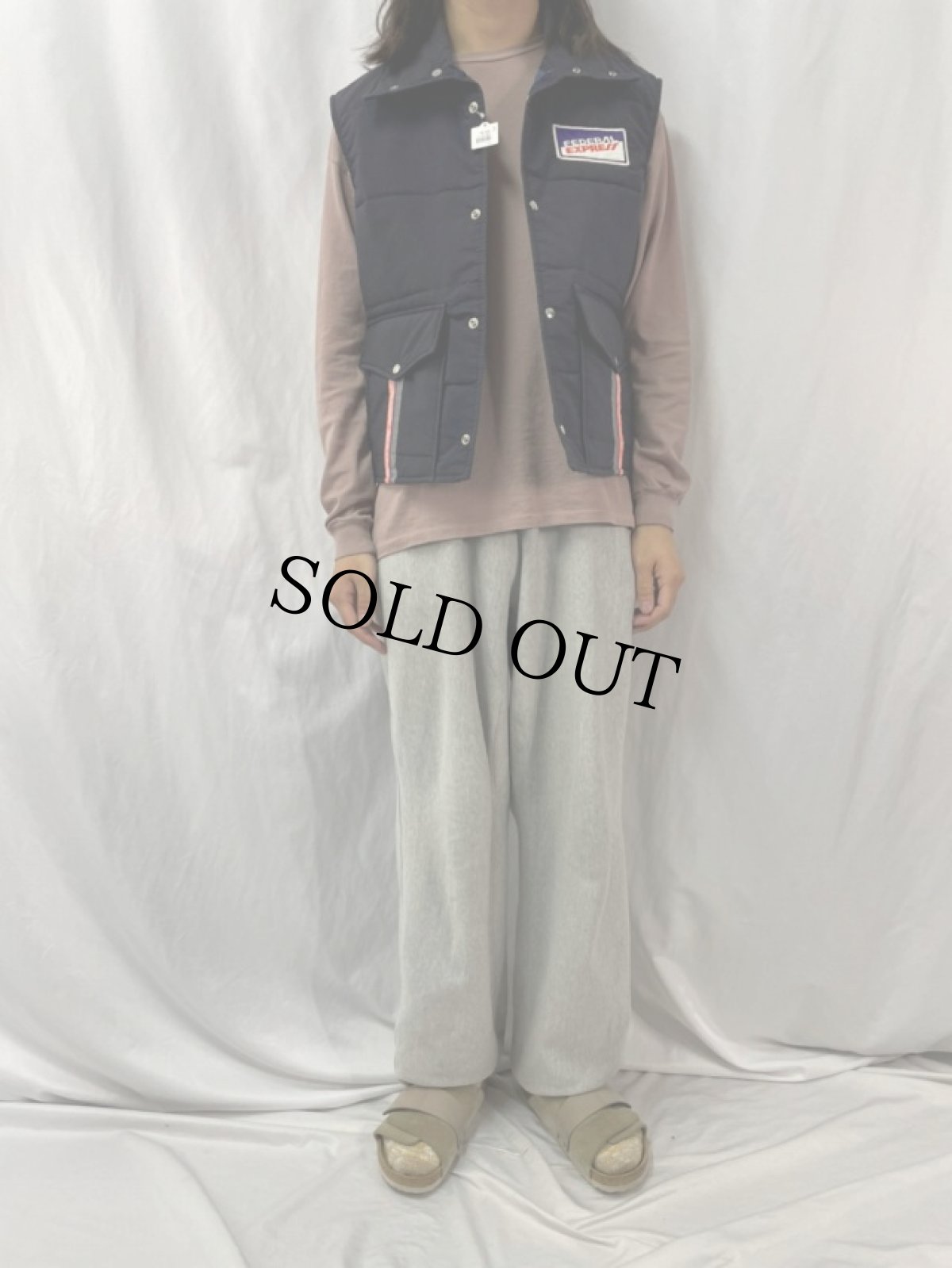 画像2: "FEDERAL EXPRESS" ワッペン付き ナイロンベスト M (2)