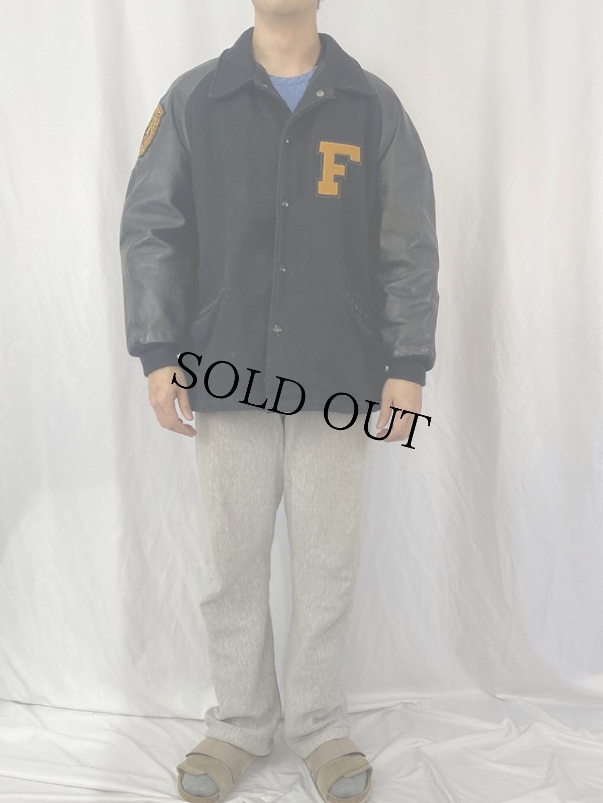 画像2: 70's DeLONG ワッペン付き レザー×ウールスタジャン 44 (2)