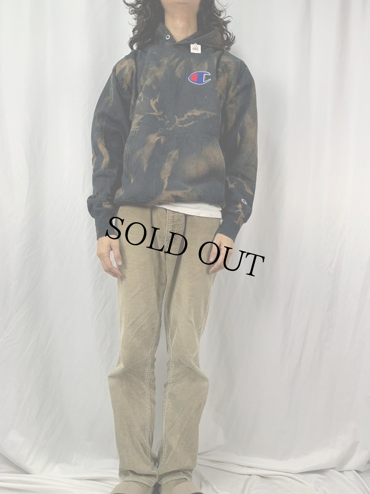 画像2: Champion REVERSE WEAVE ロゴワッペン付き タイダイ染めスウェットフーディー (2)