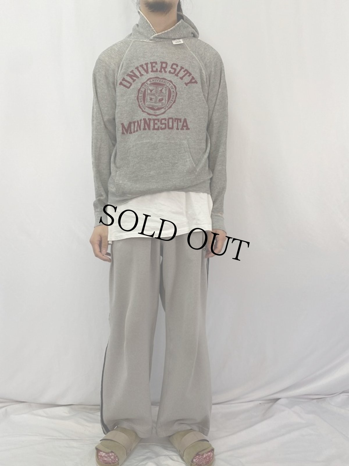 画像2: "UNIVERSITY MINNESOTA" プリントラグランスウェットフーディー (2)
