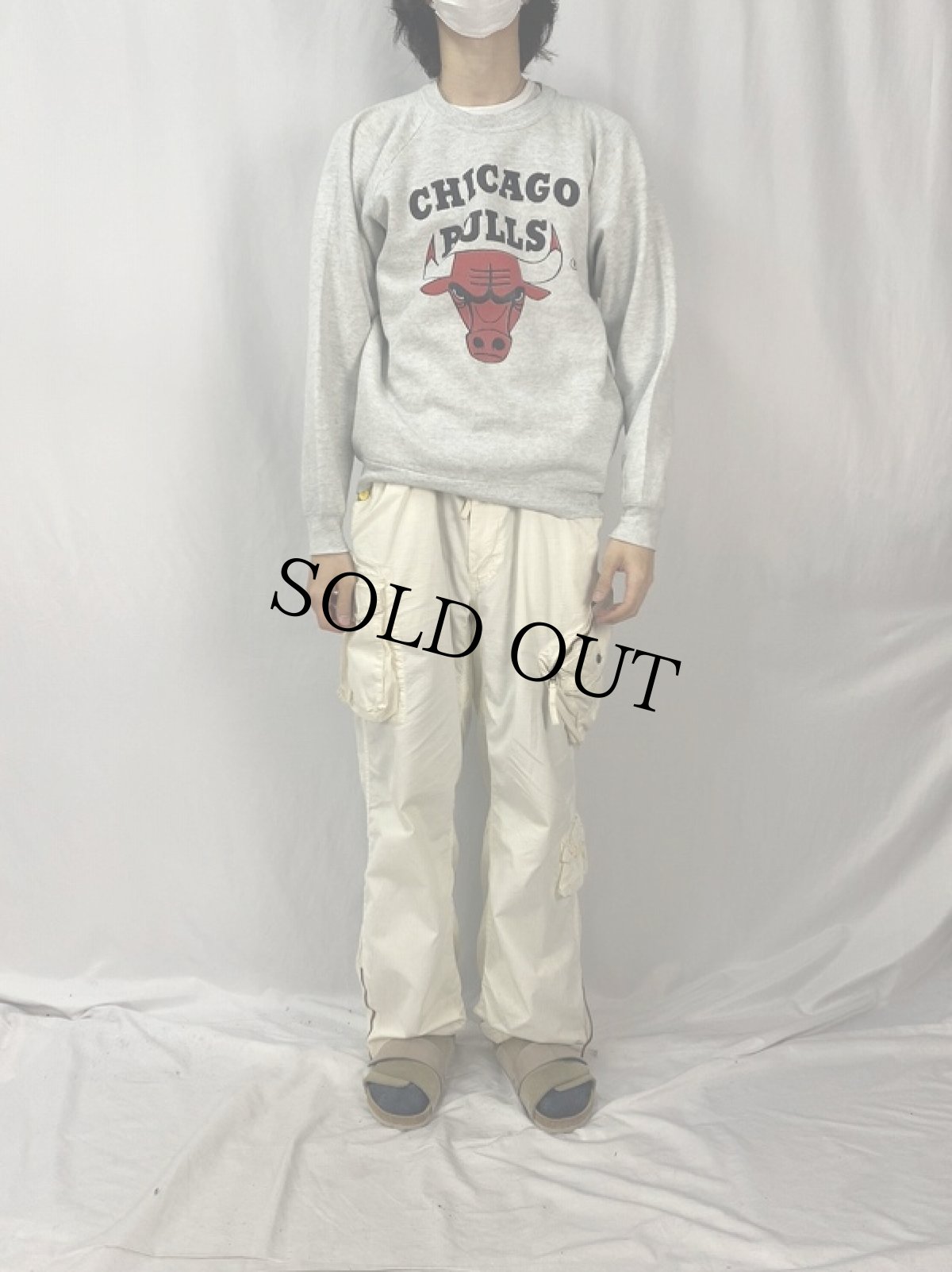 画像2: 90's CHICAGO BULLS USA製 NBAチーム プリントラグランスウェット XL (2)