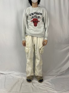 画像2: 90's CHICAGO BULLS USA製 NBAチーム プリントラグランスウェット XL (2)