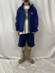 画像2: 90's〜 TOYS“Я”US ロゴ刺繍 ナイロンパーカー 2XL (2)