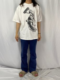 画像2: 90's GUESS USA製 "MARINE BAND DE LUXE M HOHNER" イラストTシャツ L (2)