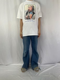 画像2: 90's Mike Scovel USA製 "Around this place, nobady plays with a full deck!" イラストプリントTシャツ XL (2)