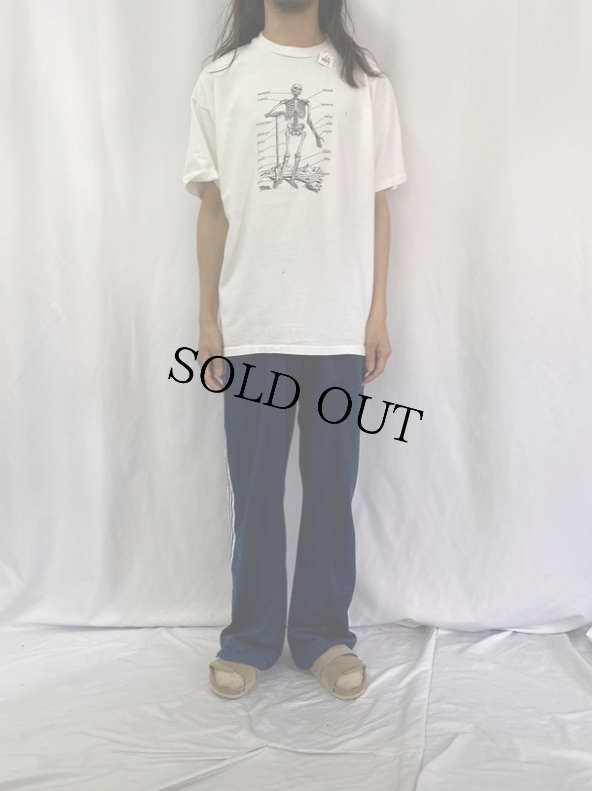 画像2: 90's SYNTHES USA製 "BORN'R'US" スカルプリントTシャツ XL (2)