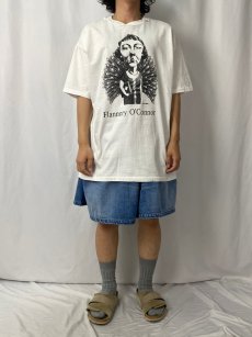 画像2: 90's LARGELY LITERARY USA製 "Flannery O'Connor" 作家 イラストプリントTシャツ XL (2)