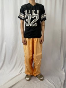 画像2: 80's NIKE 紺タグ USA製 "NIKE 32" Vネック フットボールTシャツ M (2)