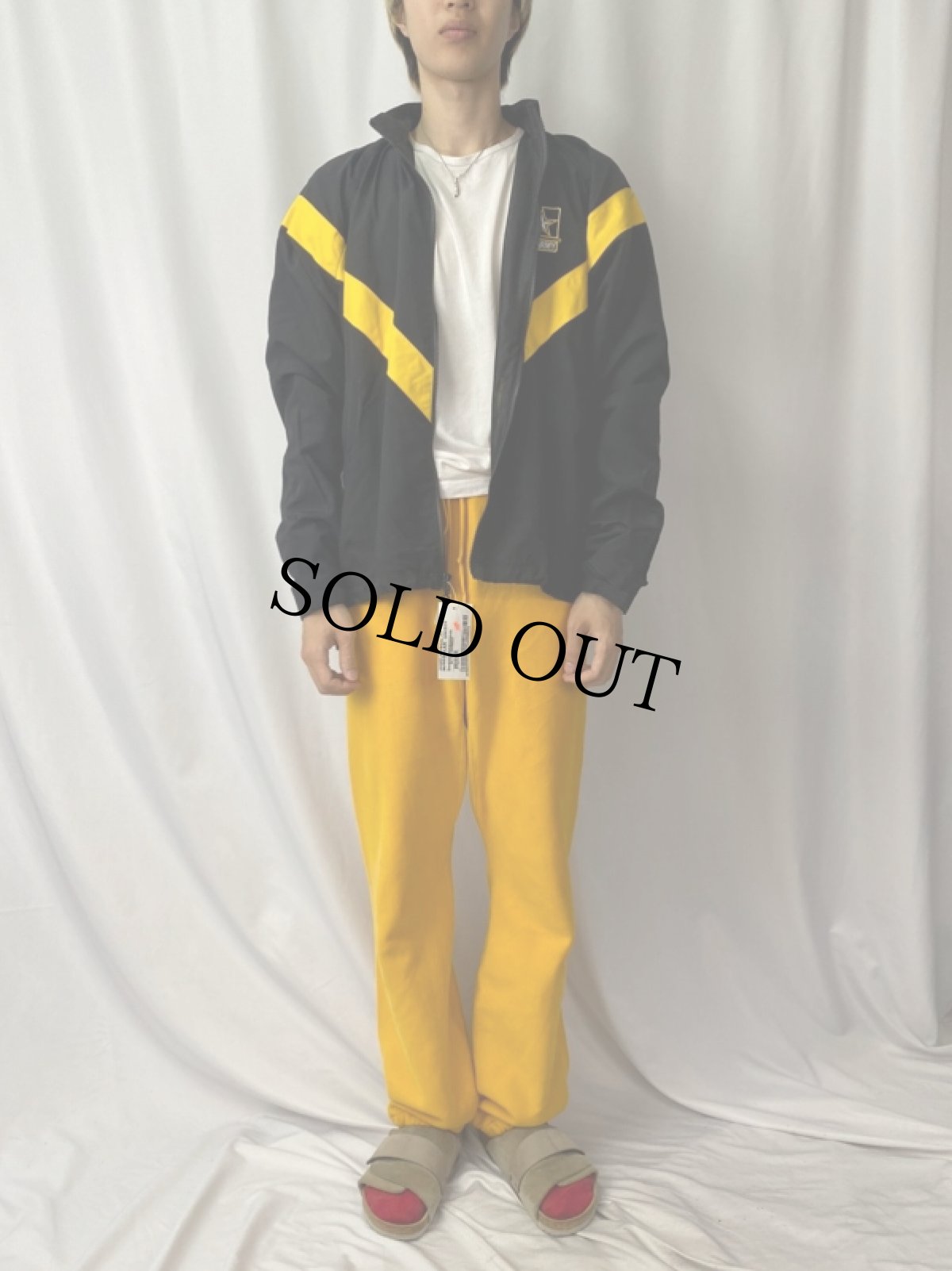 画像2: U.S.ARMY APFU ロゴ刺繍 トレーニングジャケット DEADSTOCK MEDIUM/REGULAR (2)