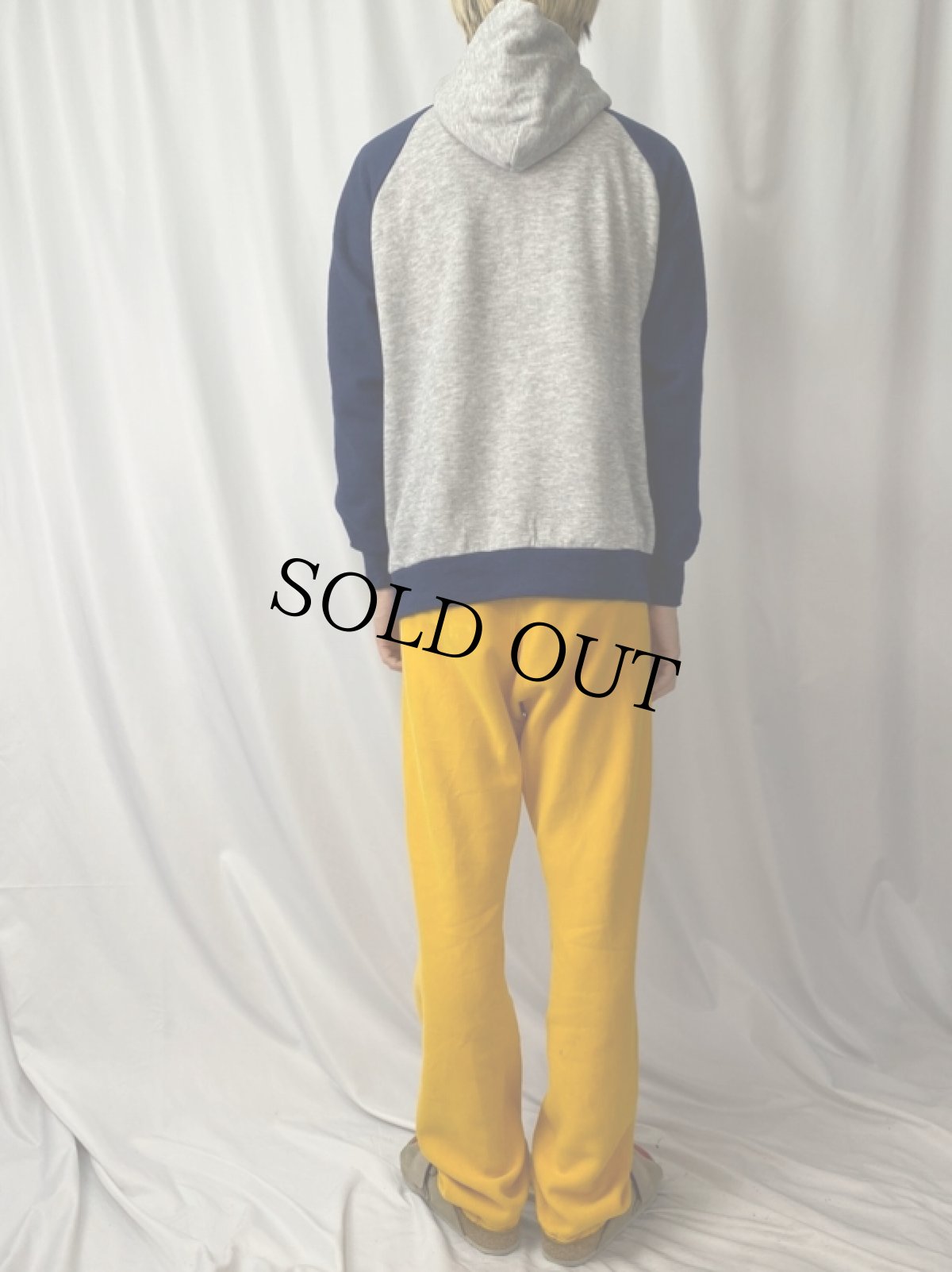 画像4: 80's Disney MICKEY MOUSE 2トーンカラー キャラクタープリント ラグランスウェットフーディー XL (4)