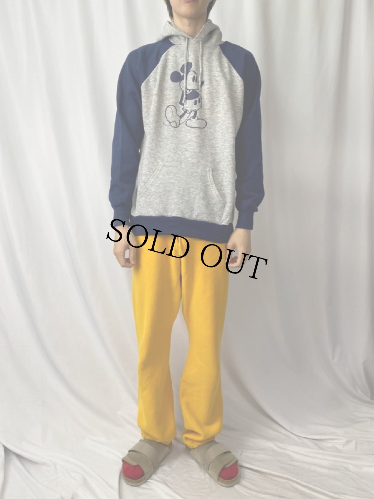 画像2: 80's Disney MICKEY MOUSE 2トーンカラー キャラクタープリント ラグランスウェットフーディー XL (2)
