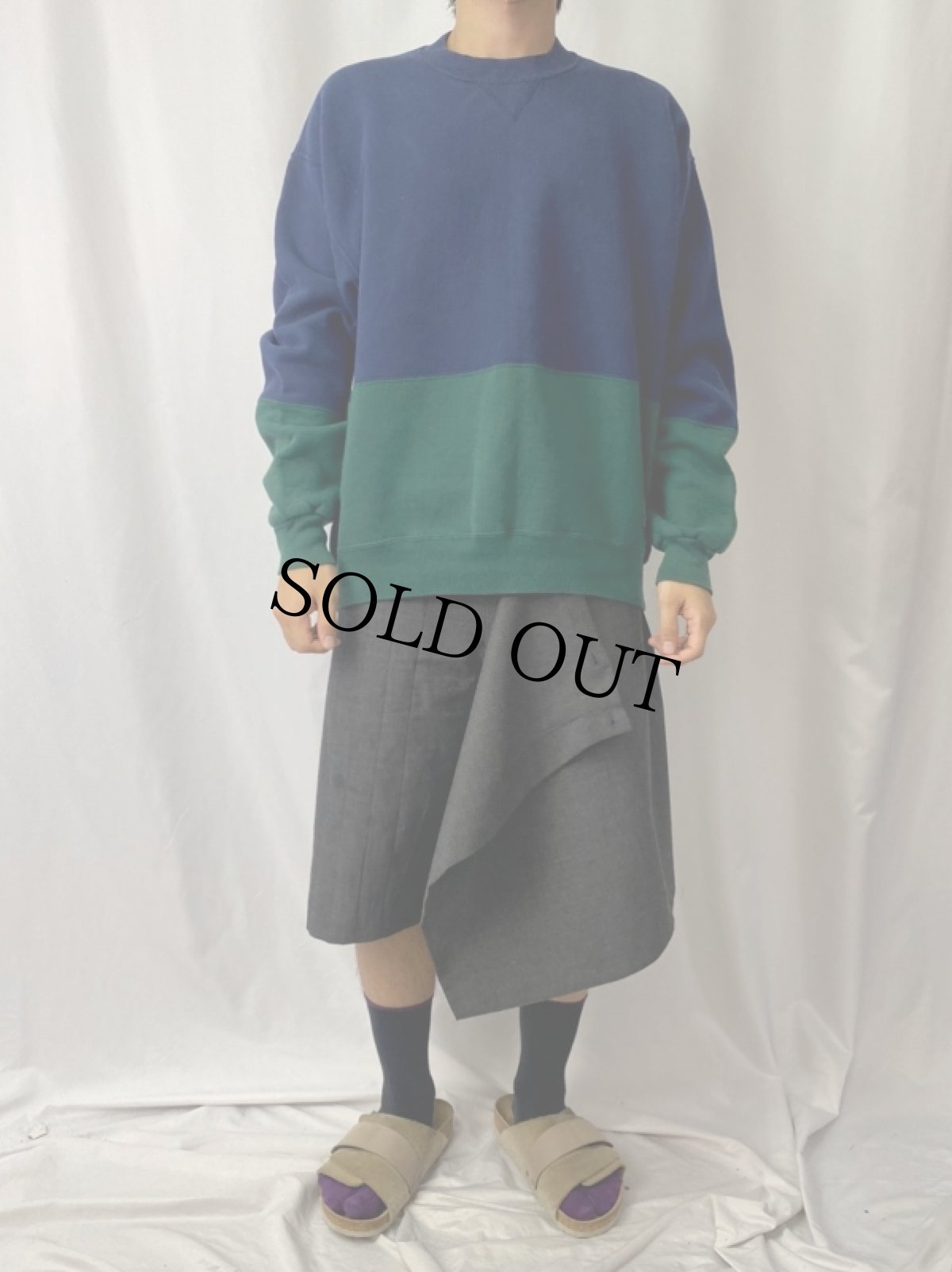 画像2: 90's〜 RUSSEL ATHELETIC USA製 切り替えデザイン 前Vスウェット L (2)