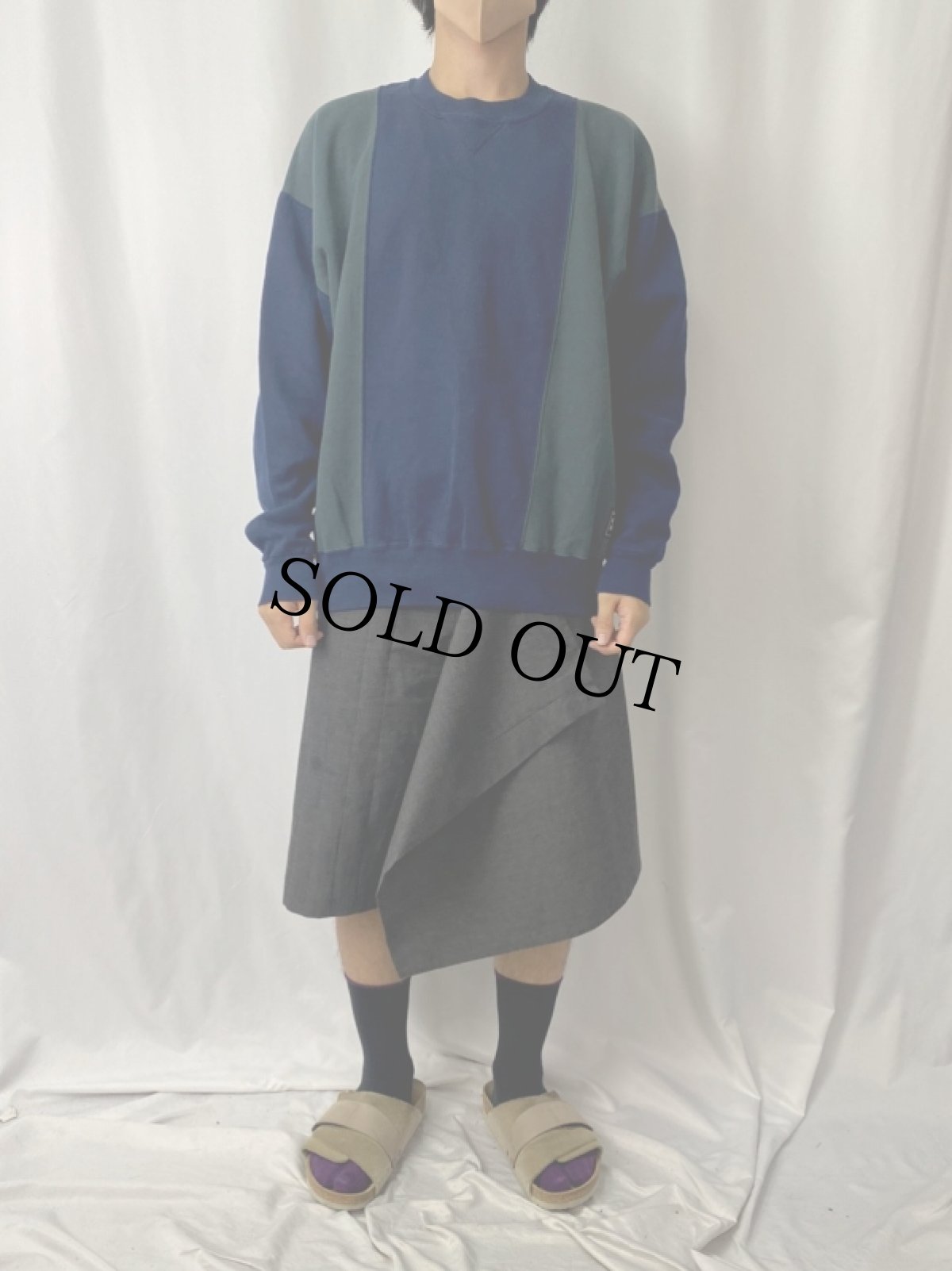 画像2: 90's〜 RUSSEL ATHELETIC USA製 切り替えデザイン 前Vスウェット XL (2)