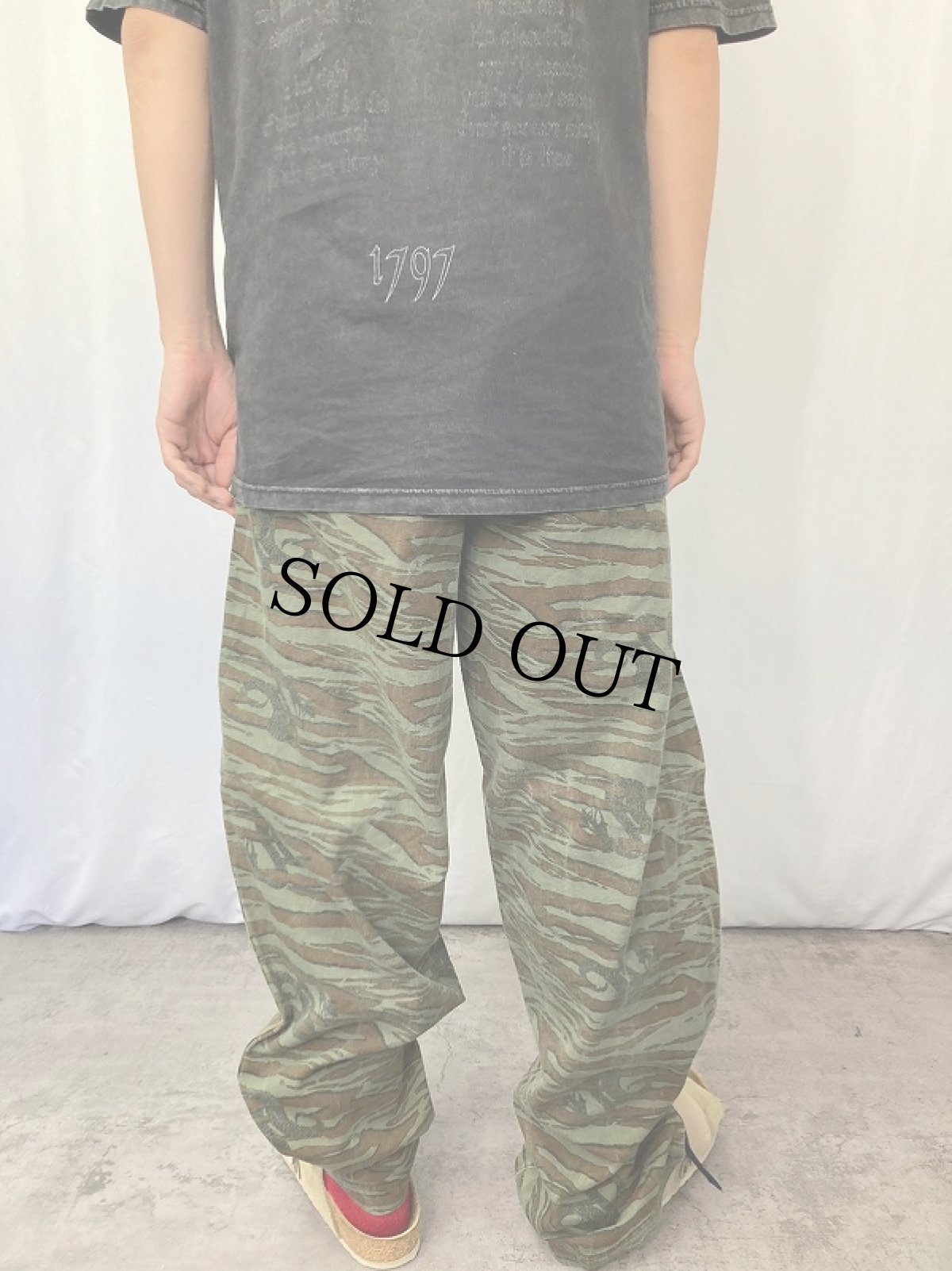 画像3: 90's VENOM WEAR USA製 タイガーストライプカモ柄 コットンパンツ W31 (3)