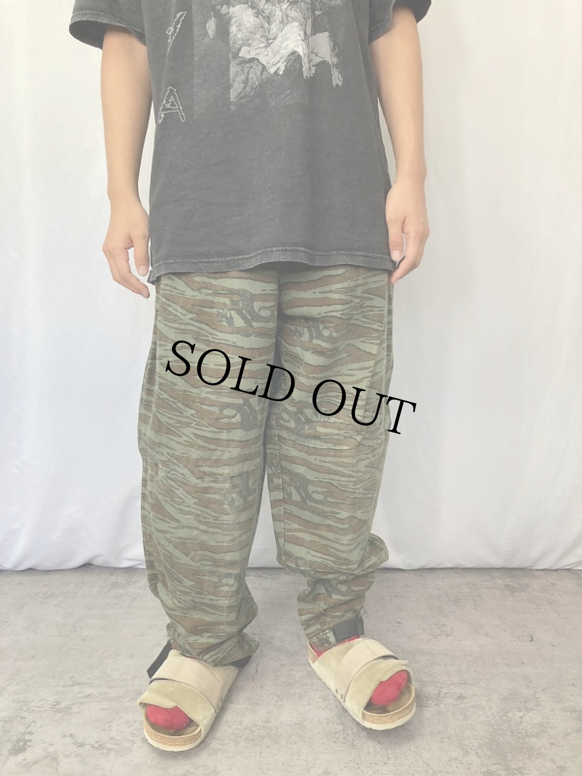 画像2: 90's VENOM WEAR USA製 タイガーストライプカモ柄 コットンパンツ W31 (2)