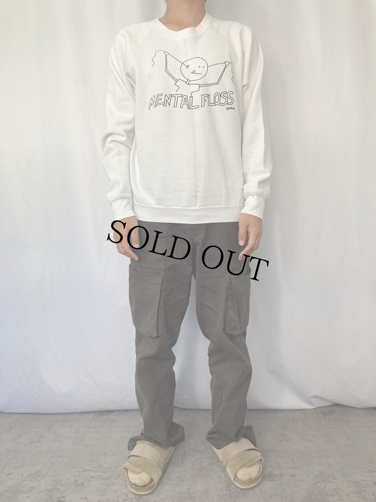 画像2: 90's USA製 "MENTAL FLOSS" シュールイラスト ラグランスウェット L (2)