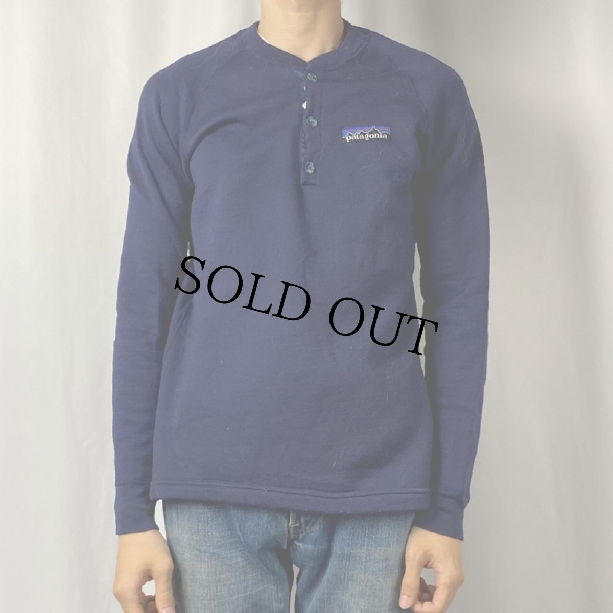 画像2: 80's〜 Patagonia デカタグ ヘンリーネックラグランスウェット NAVY L (2)