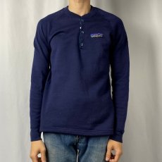 画像2: 80's〜 Patagonia デカタグ ヘンリーネックラグランスウェット NAVY L (2)